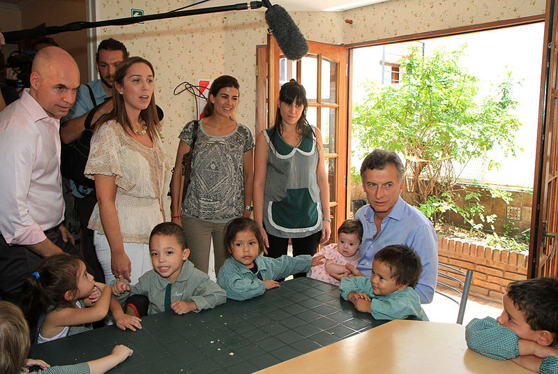 File:Mauricio Macri inauguró un Centro de Primera Infancia en Villa Luro (6887791497).jpg