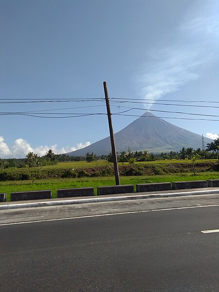 File:Mayon view ride.jpg