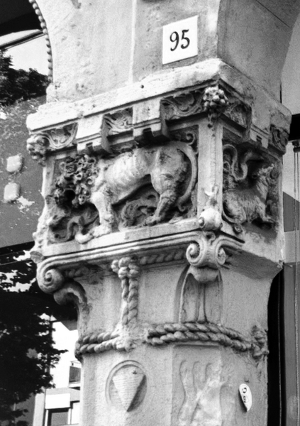 File:Messina, Palazzetto Coppedè, Via Garibaldi (decorazione, b).png