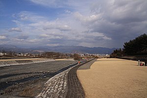 御勅使南公園