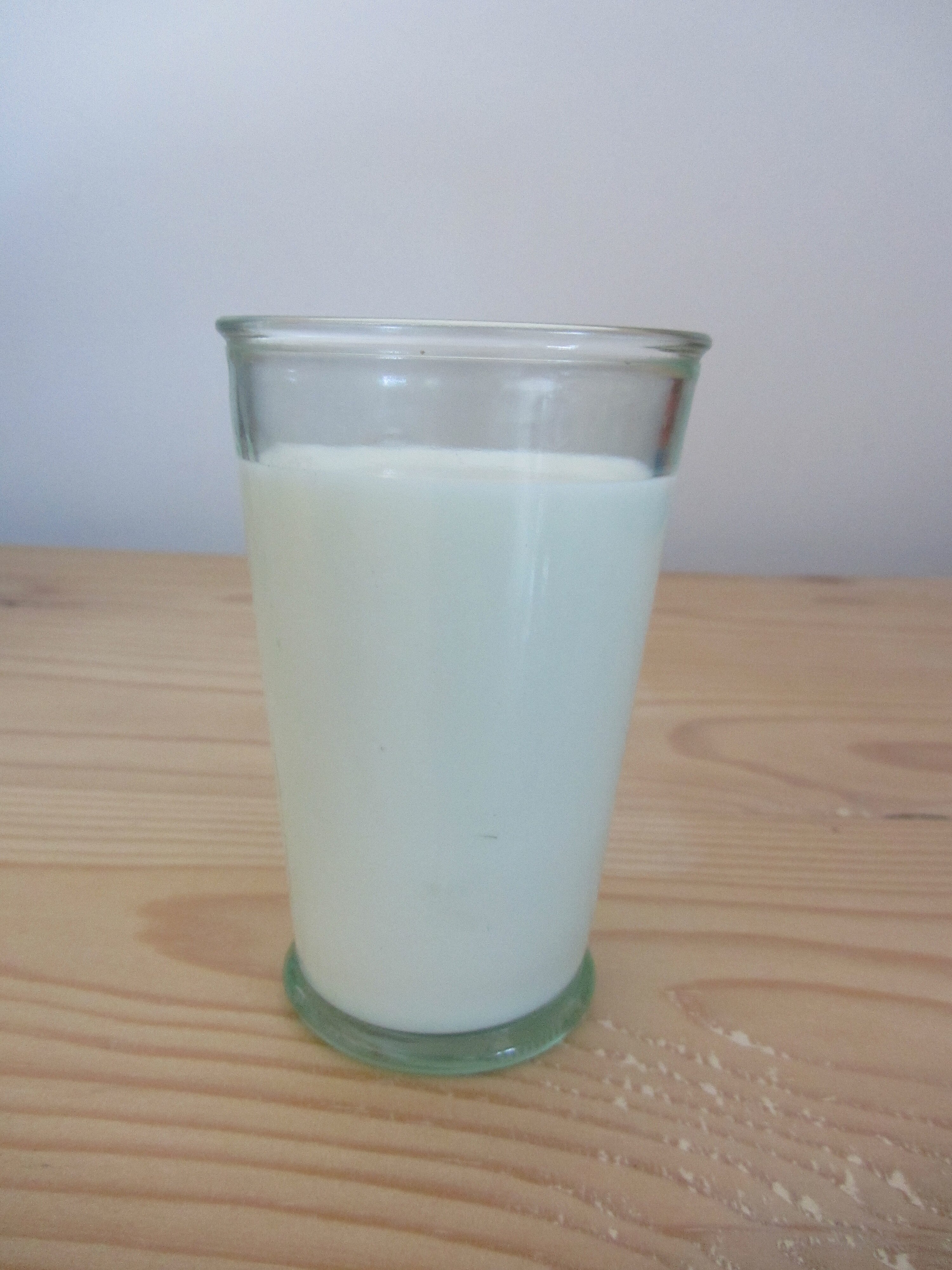 File:Milk glass.jpg - Wikipedia