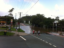 Moggill Road záplavy v Chapel Hill dne 12. ledna 2011.jpg