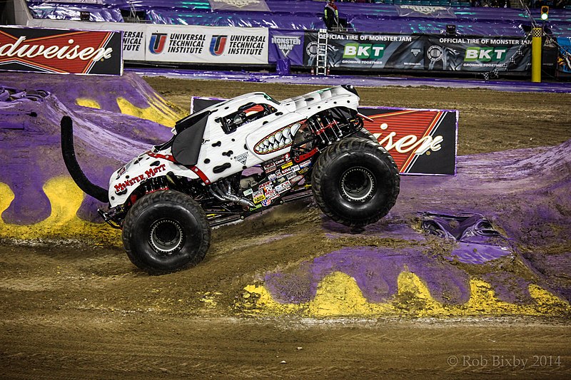 File:MonsterJam 2014-6521 (12725589844).jpg