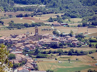 Montagut (Garrotxa) 4 vist des del Castell de Montagut.jpg