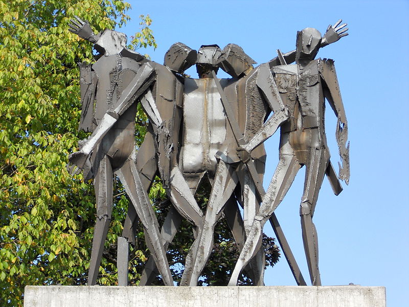 File:Monumento alla Resistenza dettaglio fronte.JPG