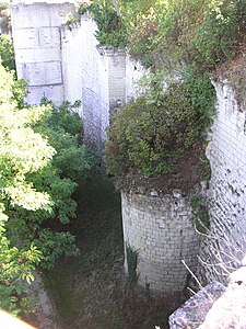 Muren kant plateau van het Kasteel van Chinon