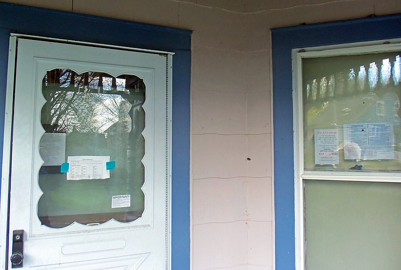 File:Notices on door and windows of foreclosed house, Walden, NY, April 2013.jpg