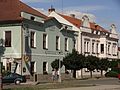 Masarykovo náměstí s restaurací a radnicí