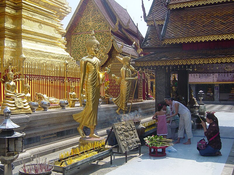 File:Offerings at Wat Doi Suthep.jpg