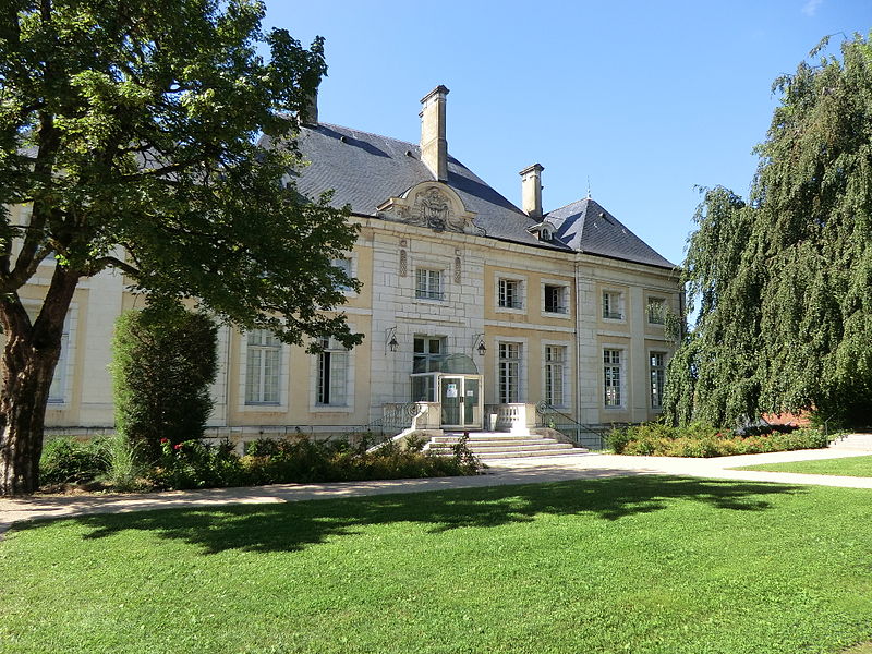 File:Palais épiscopal depuis le jardin Jean-Pierre-Camus.JPG