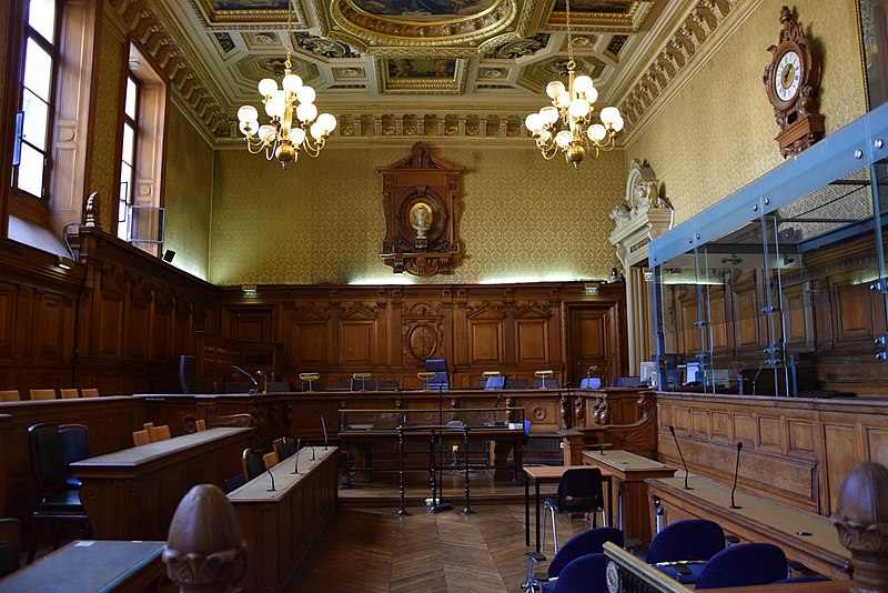 File:Palais de justice de Paris - salle Voltaire (cour d'assises).jpg