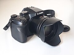 Panasonic Lumix DMC-FZ300, front with lens hood.jpg