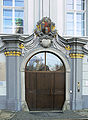 Passau, Domplatz, Lamberg-Palais, Portal (mit Wappen des Weihbischofs Anton Joseph von Lamberg)