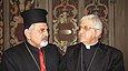 Mgr Malvestiti (droite) accueille à l'évêché le patriarche Ignace Joseph III, le 20 février 2017.