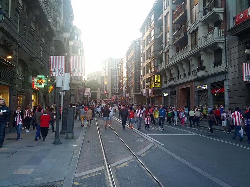 File:Pedestrians take over roadway and tramway (19061081075).jpg