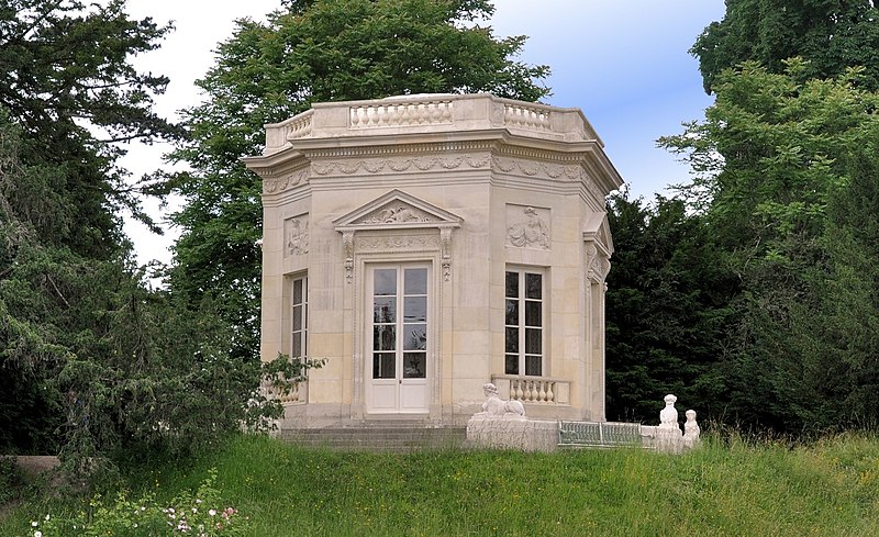 File:Petit Trianon - Belvédère 2013 - 1.jpg