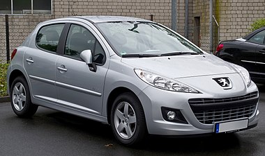 Peugeot 207 75 Forever (Facelift) – Frontansicht, 5. Mai 2012, Ratingen (cropped).jpg