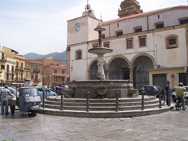 File:PiazzaDuomo.jpg