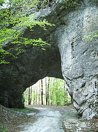 Col de Pierre Pertuis. Passage de l'ancienne voie romaine par la pierre percée (Berne).