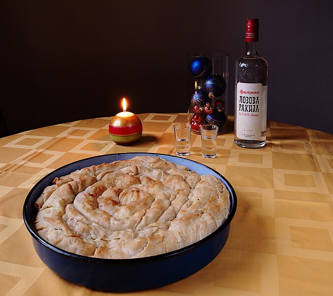 File:Pita savijača (Rolled pie, Serbian cuisine).jpg