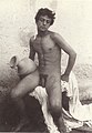 9193. Ragazzo nudo con anfora. / Naked boy bearing an amphora.