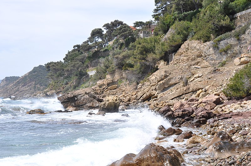 File:Plage, Saint-Mandrier-sur-Mer, Provence-Alpes-Côte d'Azur, France - panoramio (5).jpg