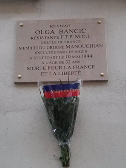 Plaquette ter nagedachtenis aan Olga Bancic, geplaatst op 114 rue du Château in Parijs (14e).