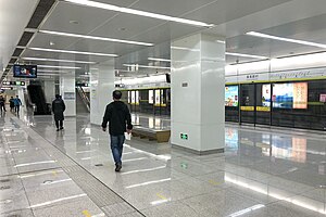 翠阜新村站月台（2020年4月）