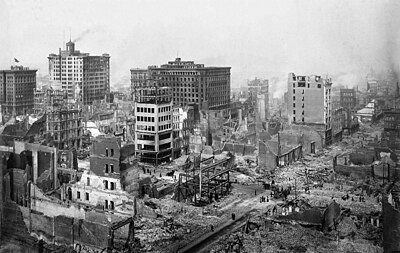 חורבות של רעידת האדמה בסן פרנסיסקו (1906), הזכורה כאחד מאסונות הטבע החמורים ביותר שהתרחשו בהיסטוריה של ארצות הברית.