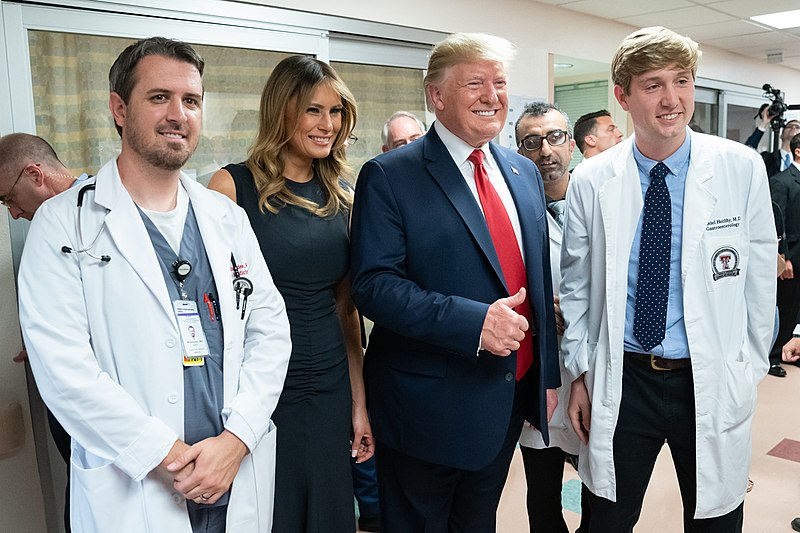 File:President Trump and the First Lady in El Paso, Texas (48495693112).jpg
Description	President Donald J. Trump and First Lady Melania Trump meet medical staff during their visit with shooting victims and their family members Wednesday, Aug. 7, 2019, at the University Medical Center of El Paso in El Paso, Texas. (Official White House Photo by Andrea Hanks)
Date	7 August 2019, 17:53
Source	President Trump and the First Lady in El Paso, Texas
Author	The White House from Washington, DC