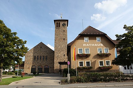 Pressig-Kath-Kirche-und-Rathaus.jpg