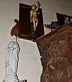 Lëtzebuergesch: Detail vum Priedegtstull an der Kierch zu Peppeng, mat Skulpture vum Hellege Sebastian an der Helleger Lucia.