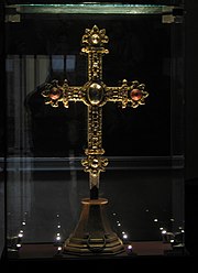 Croix reliquaire, début XIVe siècle.