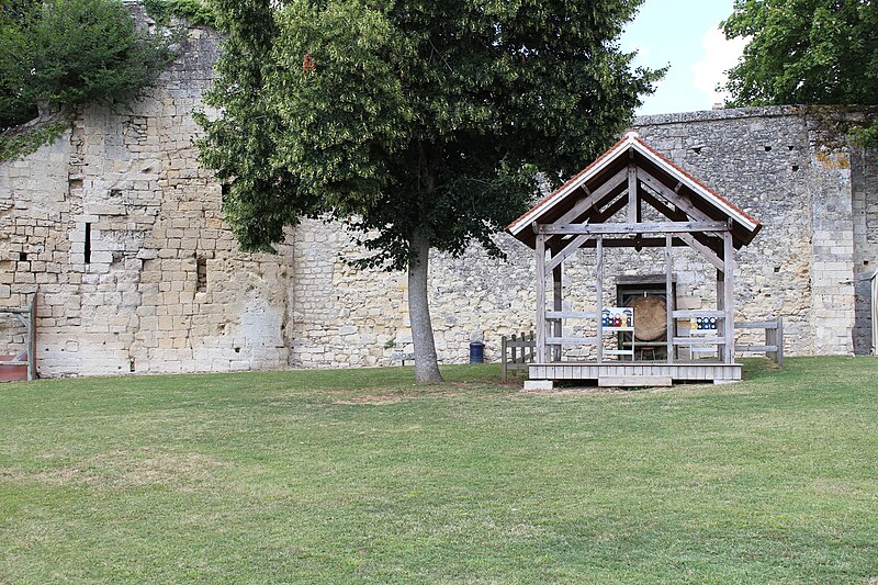 File:Remparts Crépy Valois 7.jpg