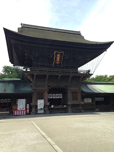 File:Romon of Hakozaki Shrine.jpg