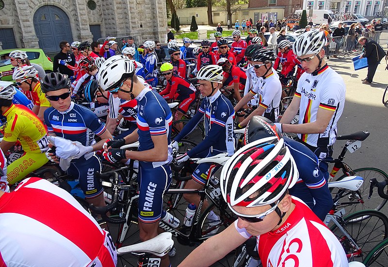 File:Saint-Amand-les-Eaux - Paris-Roubaix juniors, 12 avril 2015, départ (A72).JPG