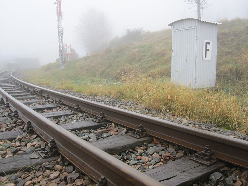 File:Schönheide im Erzgebirge Eisenbahn Wilkau-Haßlau-Carlsfeld 11.jpg