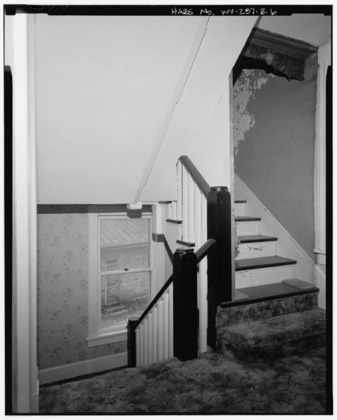 File:Second floor, foyer, stairs, landing (west wall) - Kanawha River Lock and Dam No. 11, Lockmaster's House, West side, U.S. Route 35, Clendenin, Kanawha County, WV HABS WVA,27-CLEND,1B-6.tif