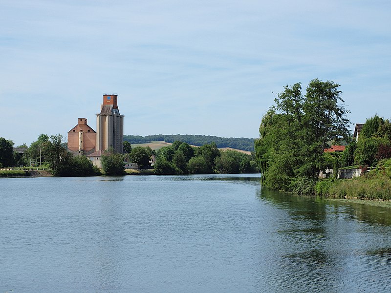 File:Sens-FR-89-Yonne & silos-01.jpg