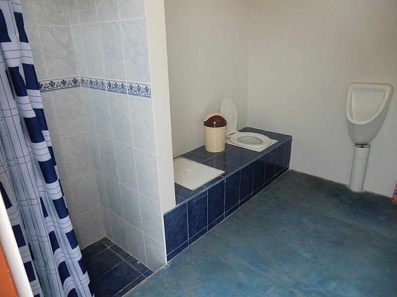 File:Shower, double-vault urine-diverting dry toilet (UDDT) and waterless urinal in Lima, Peru.jpg