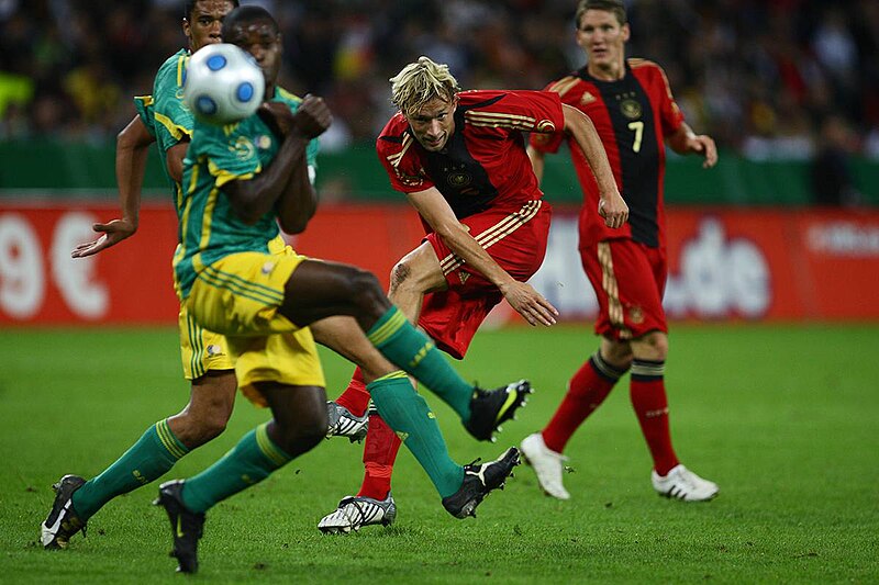 Fil:Simon Rolfes during friendly match Germany-South Africa on September 5, 2009.jpg