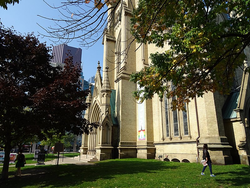 File:St. James' Cathedral - 106 King St E, Toronto, ON M5C 2E9, Canada (2).jpg