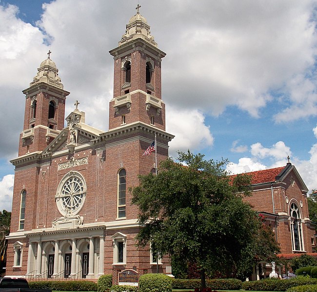 File:St. Joseph Co-Cathedral - Thibodaux, Louisiana (cropped).jpg