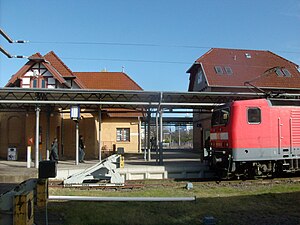 Bahnhof Warnemünde: Lage, Geschichte, Anlagen