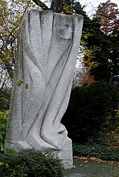Gustaf-Gründgens-Denkmal im Hofgarten Düsseldorf, im Terrassengarten auf der Nordseite des Düsseldorfer Schauspielhauses, Statue von Peter Rübsam, 1984