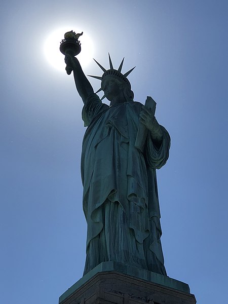 File:Statue of Liberty Aglow.jpg