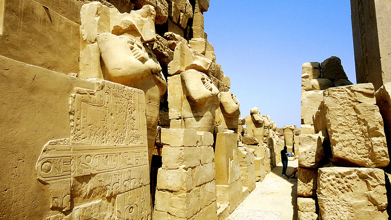 File:Statues in Karnak Temple , Luxor.JPG