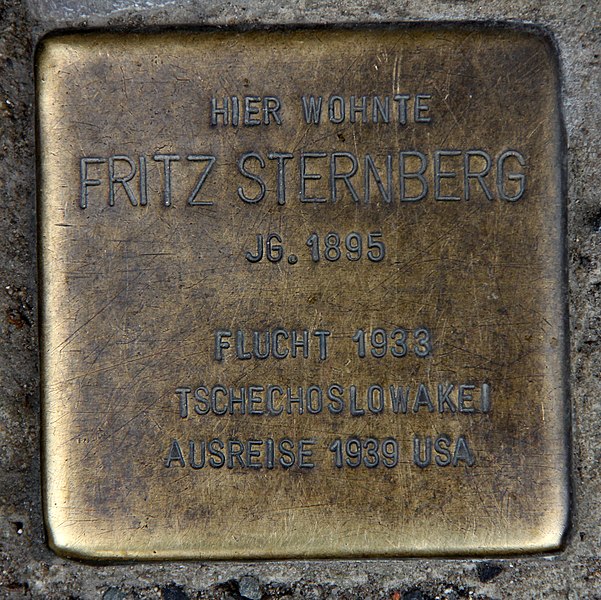 File:Stolperstein Zolastr 1a (Mitte) Fritz Sternberg.jpg