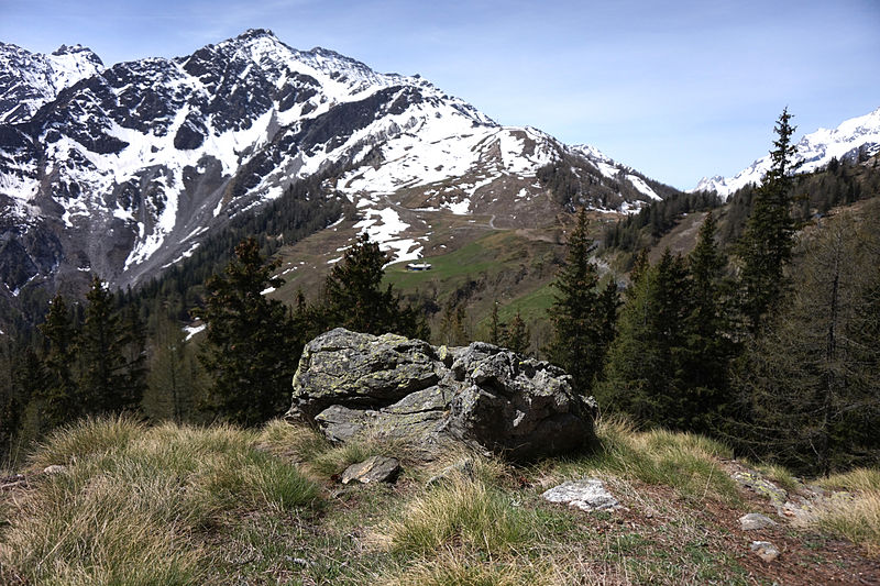 File:Stone and mountain.jpg