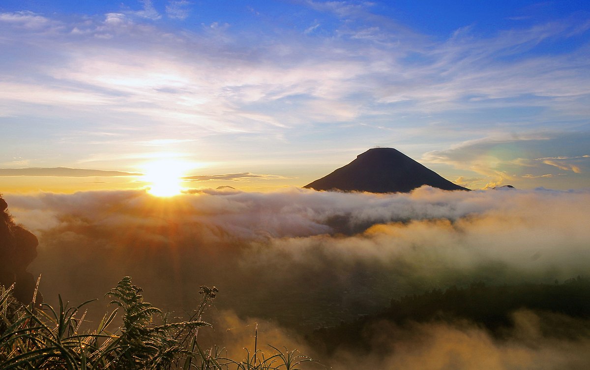 1200px Sunrise Di Bukit Sikunir Jpg